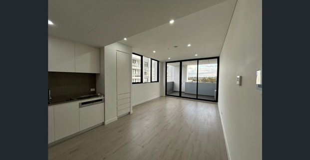 2 Bedroom Apartment READY TO MOVE IN - Photo 1