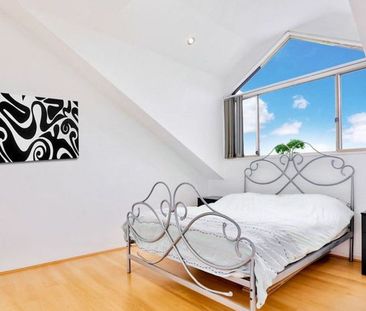 Contemporary Living - Photo 4