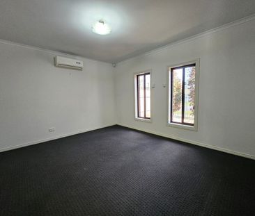 Low Maintenance and Modern Living Home - Photo 3