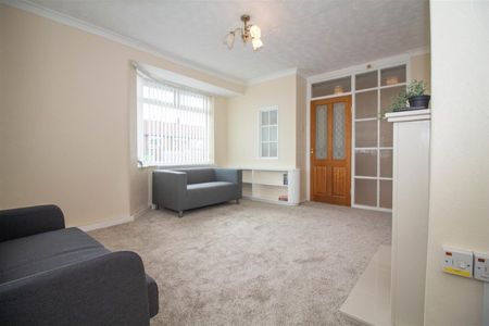 2 Bedroom Flat - Ground Floor - Photo 2