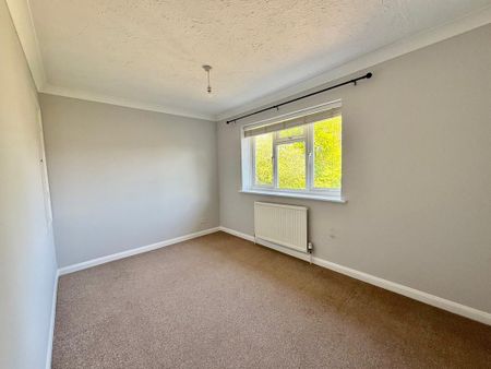 2 bedroom end of terrace house to rent - Photo 3