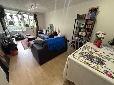 2 Bed Flat, Broomfield Lodge, LS6 - Photo 4