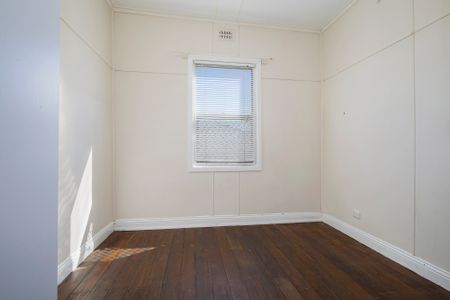 2 Whiteman Street, Waratah NSW 2298 - House For Rent | Domain - Photo 4