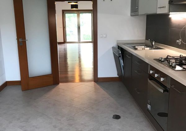 Apartamento T3 com ótimas áreas, junto ao C.C. Glicínias!