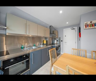 Studio Flat, Long Drive, W3 - Photo 4