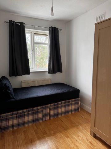 Room in a Shared House, College Road, HA9 - Photo 2