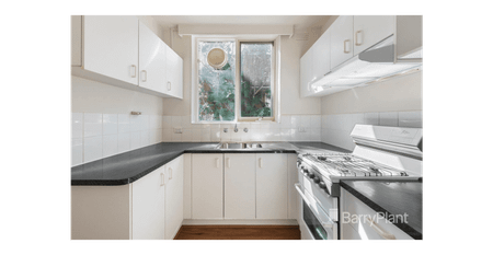 Spacious Light-Filled Apartment with North-Facing Balcony - Photo 5