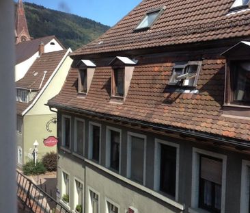 Charmante 2,5 Zimmerwohnung mit Dachterrasse + Balkon in Altstadtlage - Photo 1