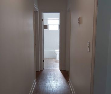 For Lease - 17 Gunn Street Unit# main floor, Barrie, Ontario - Photo 3