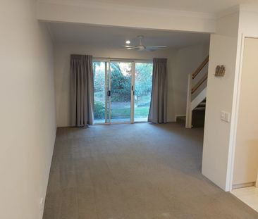 Coastal Townhouse – 400m to the Beach - Photo 2