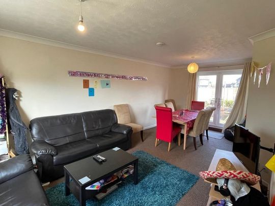 6 bedroom house to rent - Photo 1