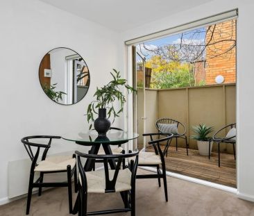 Charming Boutique Apartment with Private Courtyard Appeal - Photo 4