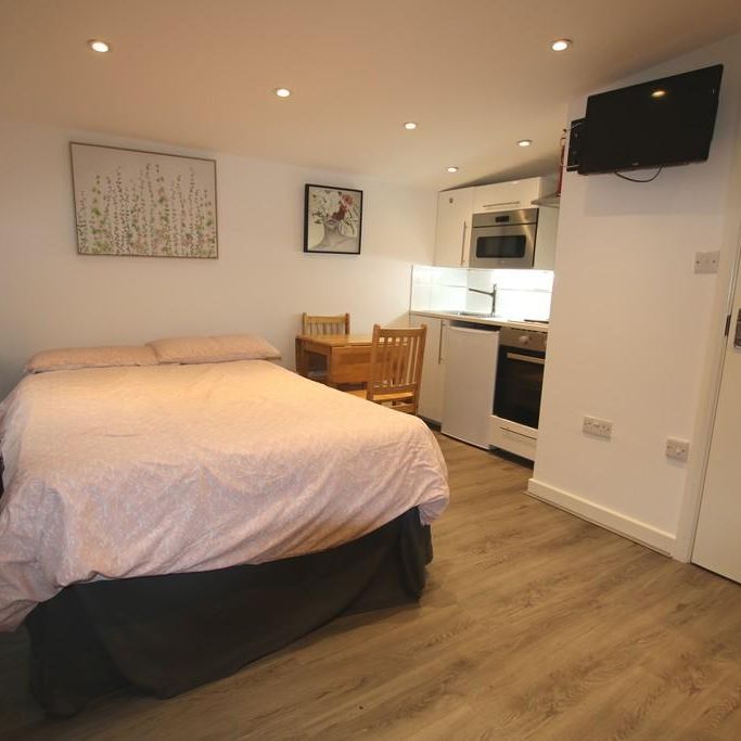 Studio to rent - Photo 1