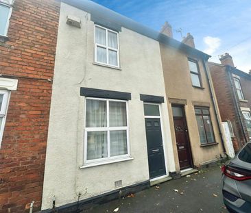 Terraced House to rent on - Photo 1