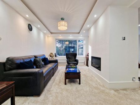 5 bedroom detached house to rent - Photo 3