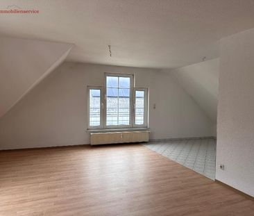 Licht & Raum unterm Dach – charmante 2-Raum-Wohnung mit offener Küc... - Foto 1