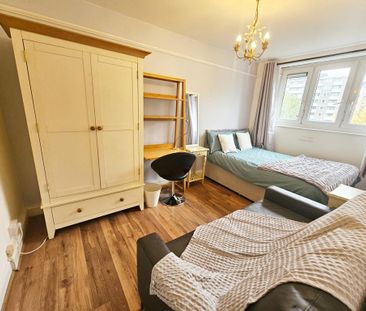 1 bedroom in a flat share to rent - Photo 1
