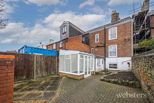 4 bedroom semi-detached house to rent - Photo 1