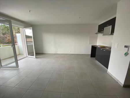 Location Appartement 3 pièces 63m² - Photo 2