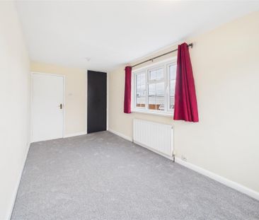 4 bedroom Detached house to rent - Photo 1