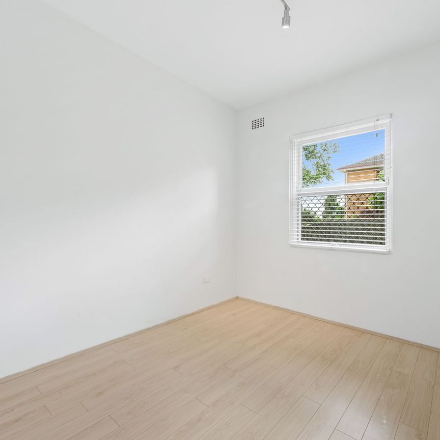 Modern & Convenient Living in a Boutique Block - Photo 1