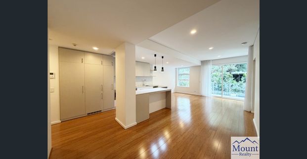 Stylish Apartment with Gym & Secure Parking! - Photo 1