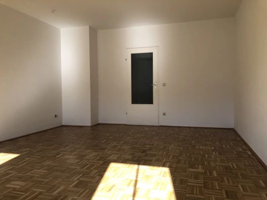 3-Zimmer Wohnung im EG mit Loggia - Foto 1
