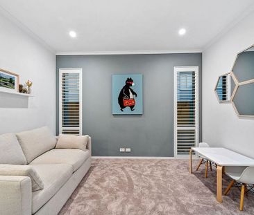 Modern 4-Bedroom Family Home in Prime Hobsonville - Photo 5