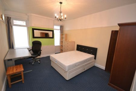 6 bed Detached House for Rent - Photo 2