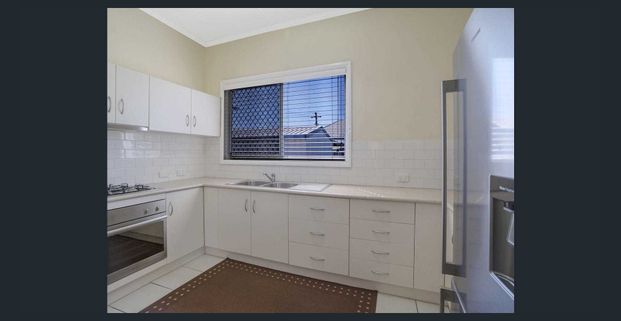 Tidy 3 Bedroom Room - Photo 1