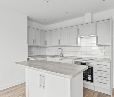 High Street, Lane End - Photo 2