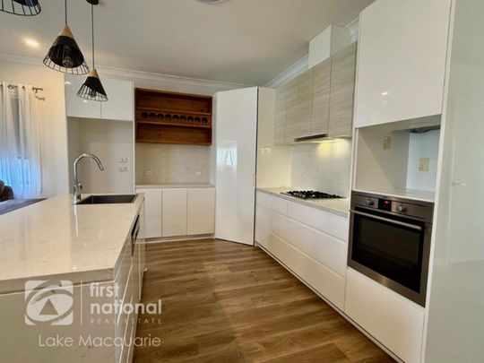 Family home with large shed - Prime Location in Toronto - Photo 1