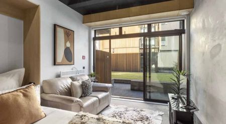 Welcome to apartment 105A in Vedado Apartments. - Photo 3