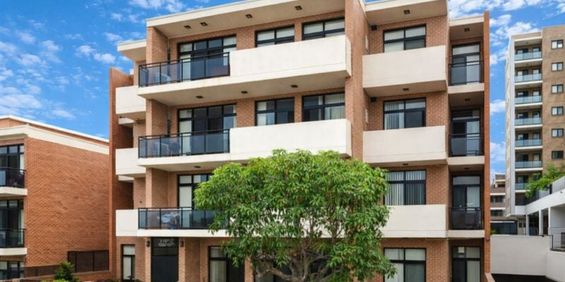 Modern North-Facing Two-Bedroom Apartment | Walk to Station - Photo 3