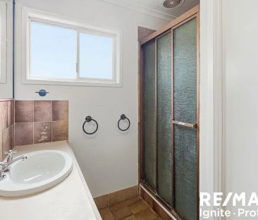 “Charming 3-Bedroom Home with Spacious Yard in Chapel Hill” - Photo 3