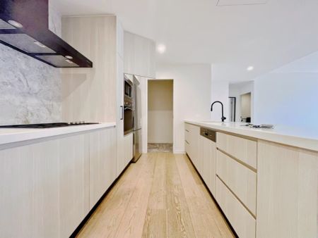 3 bed 2 bath*432 - Photo 3