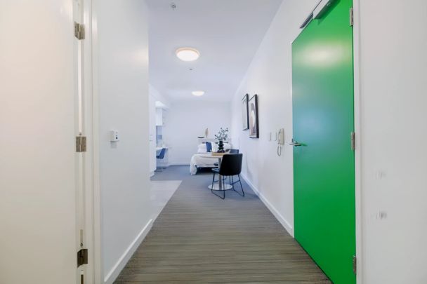 Premier Large Studio with Double Bed(High floor Level 16-20) - Photo 1