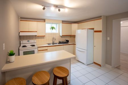 For Lease - 10 Northcliffe Boulevard Unit# Basement, Toronto, Ontario - Photo 4
