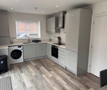 3 bedroom semi-detached house to rent - Photo 3