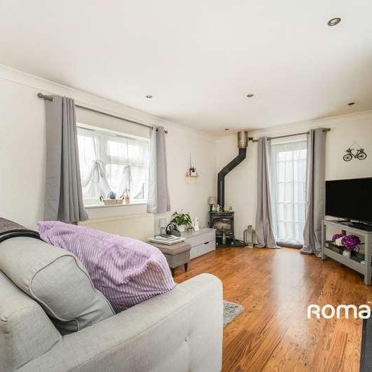 Melrose Gardens, Arborfield Cross, Reading, RG2 - Photo 1