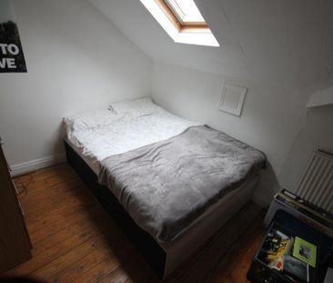 3 bedroom end of terrace house to rent - Photo 2