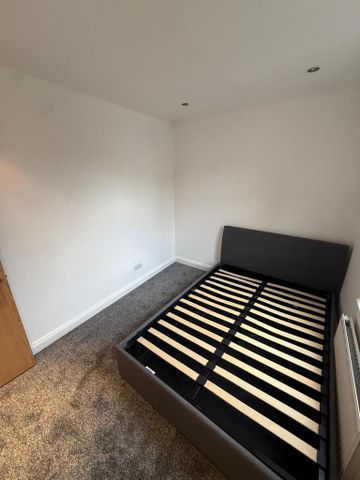 3 bedroom flat to rent - Photo 3