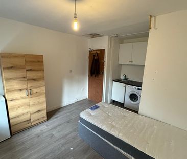 Studio Flat, Lyon Park Avenue, HA0 - Photo 1