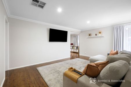 STYLISH FAMILY LIVING IN A PRIME LOCATION - Photo 2