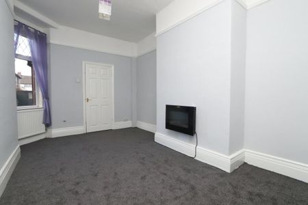 4 bedroom semi-detached house to rent - Photo 3