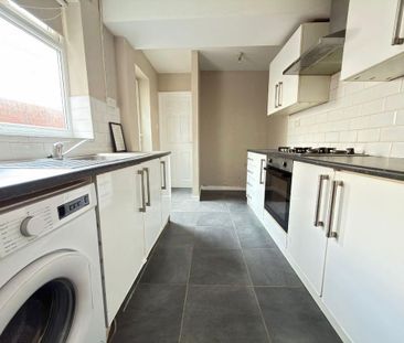 3 bedroom terraced house to rent - Photo 5