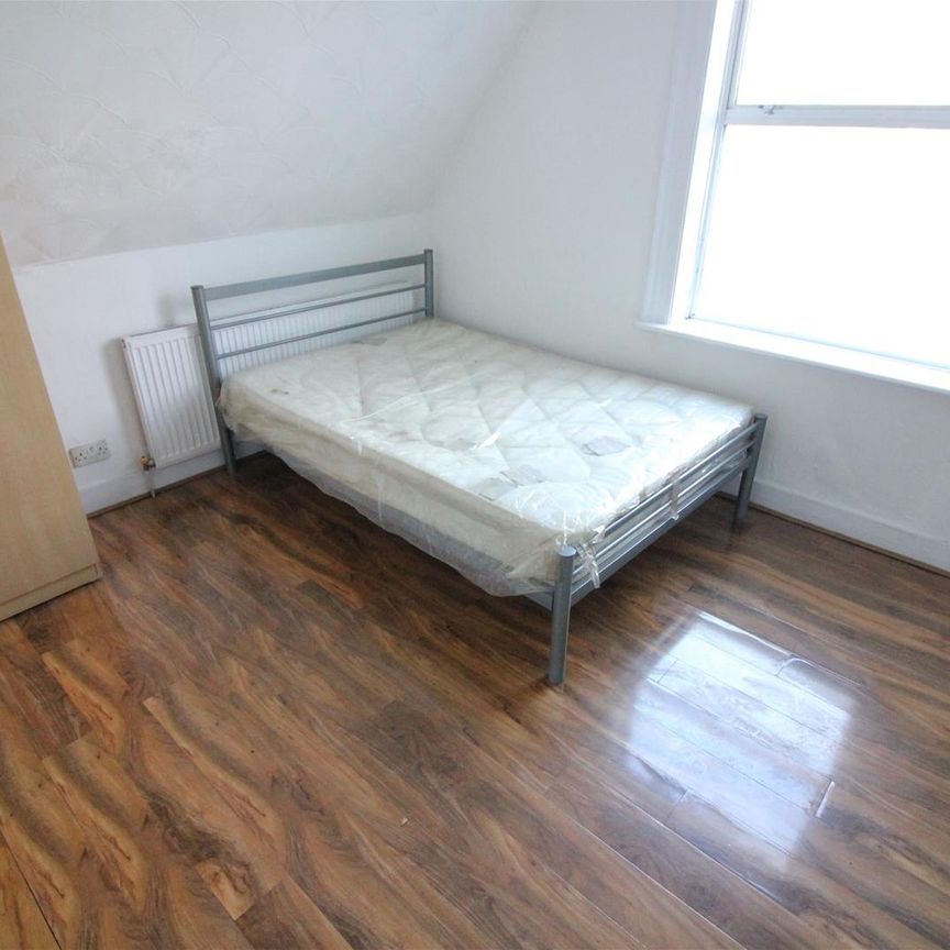 Hanger Lane, London - Photo 1