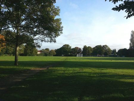 Flat to rent on - Photo 3