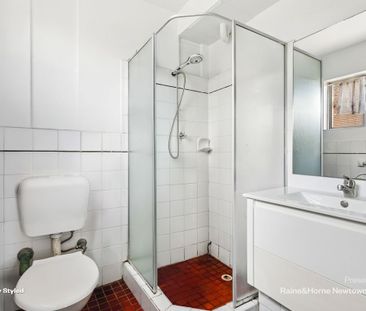 Light filled apartment with pool and parking - Photo 6