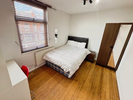 5 bedroom terraced house to rent - Photo 2